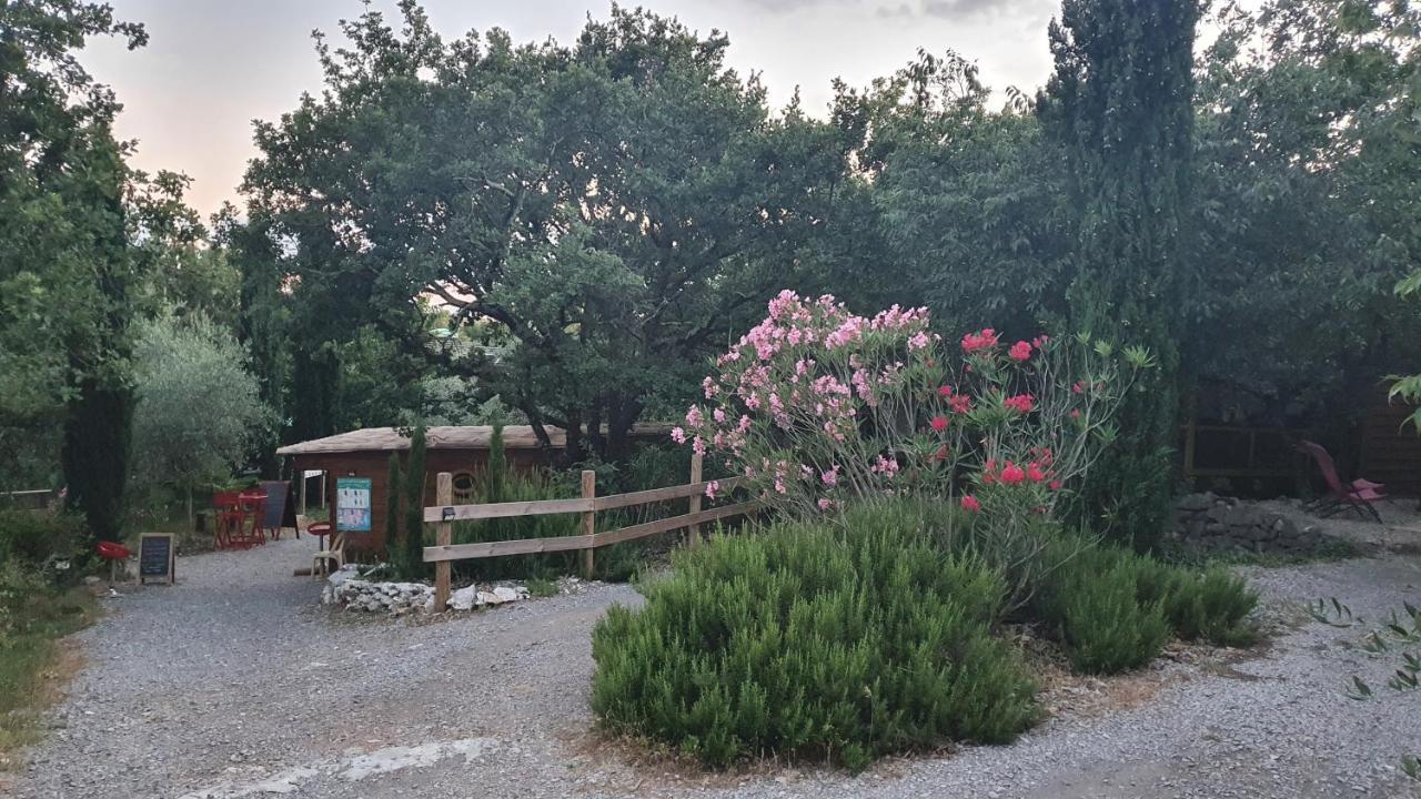 Roulottes Et Cabanes De Saint Cerice Vogue Εξωτερικό φωτογραφία