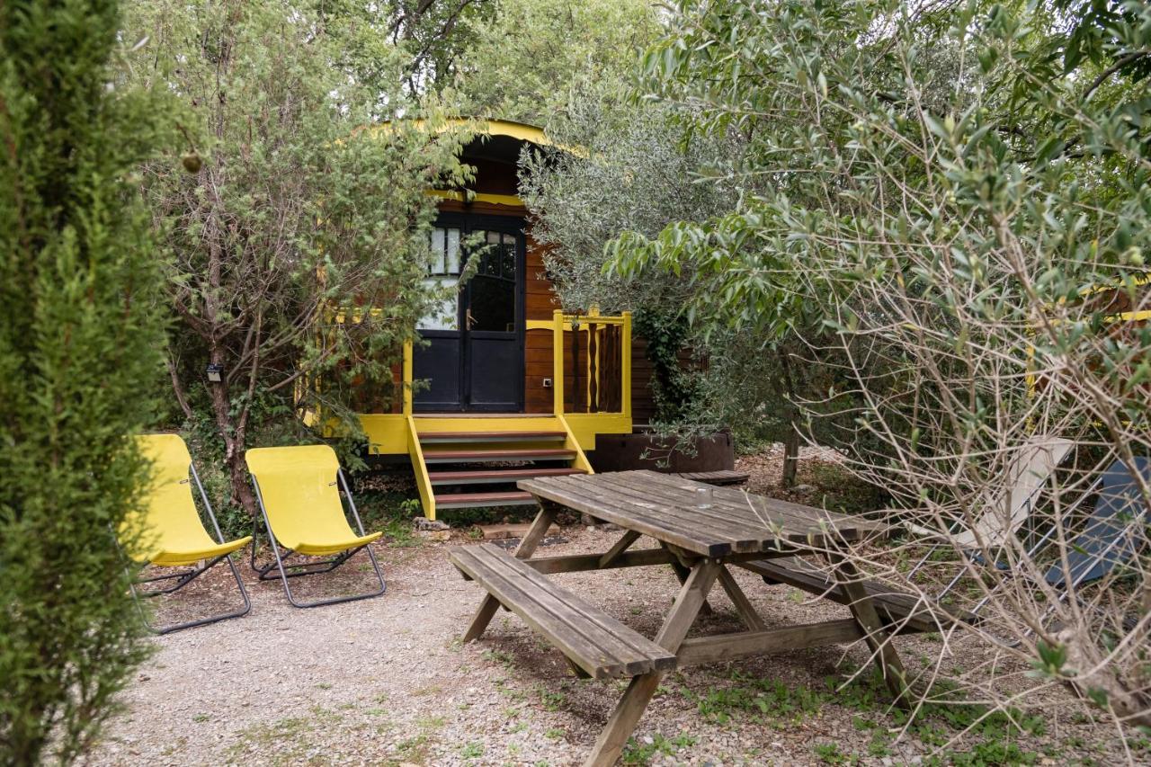 Roulottes Et Cabanes De Saint Cerice Vogue Εξωτερικό φωτογραφία