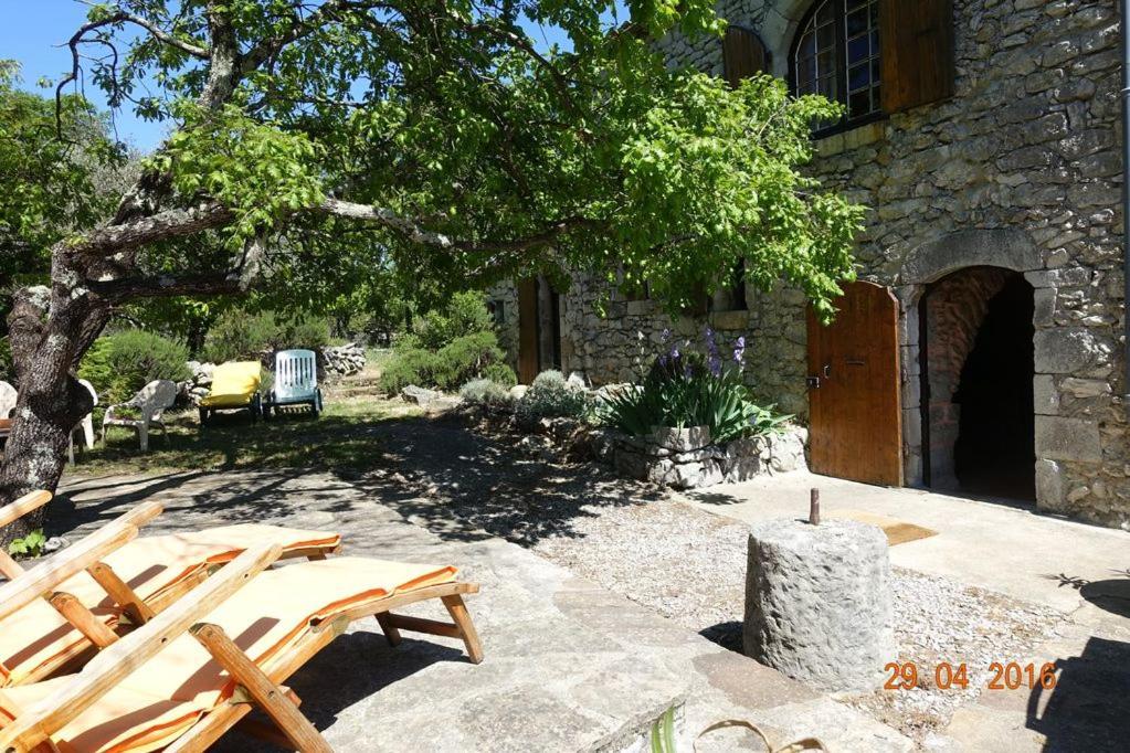 Roulottes Et Cabanes De Saint Cerice Vogue Εξωτερικό φωτογραφία