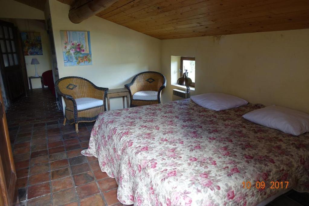 Roulottes Et Cabanes De Saint Cerice Vogue Εξωτερικό φωτογραφία