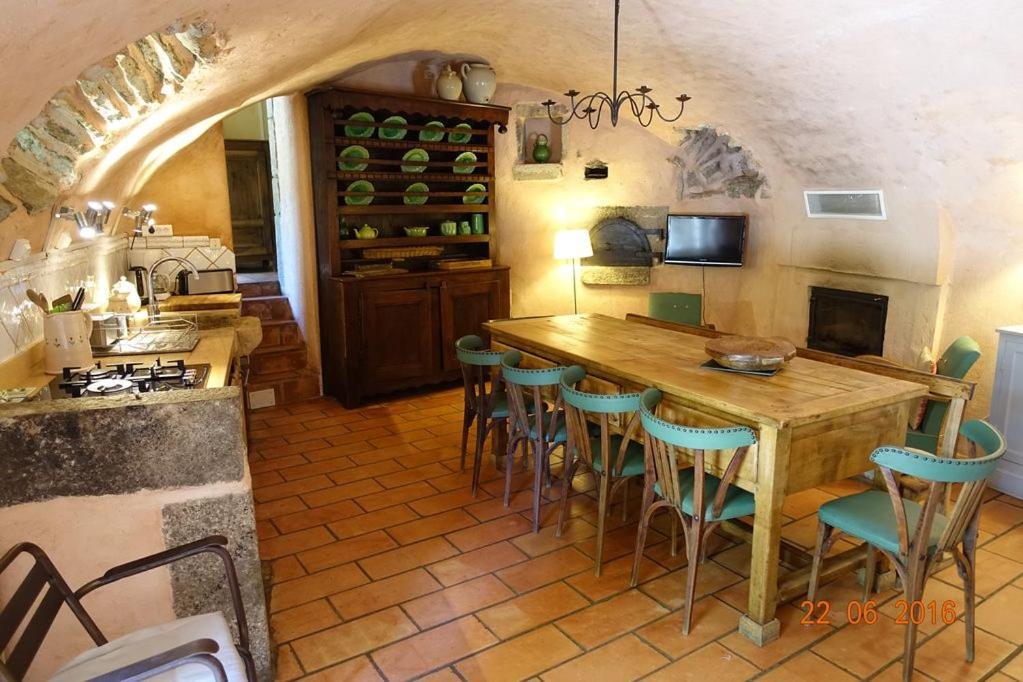 Roulottes Et Cabanes De Saint Cerice Vogue Εξωτερικό φωτογραφία